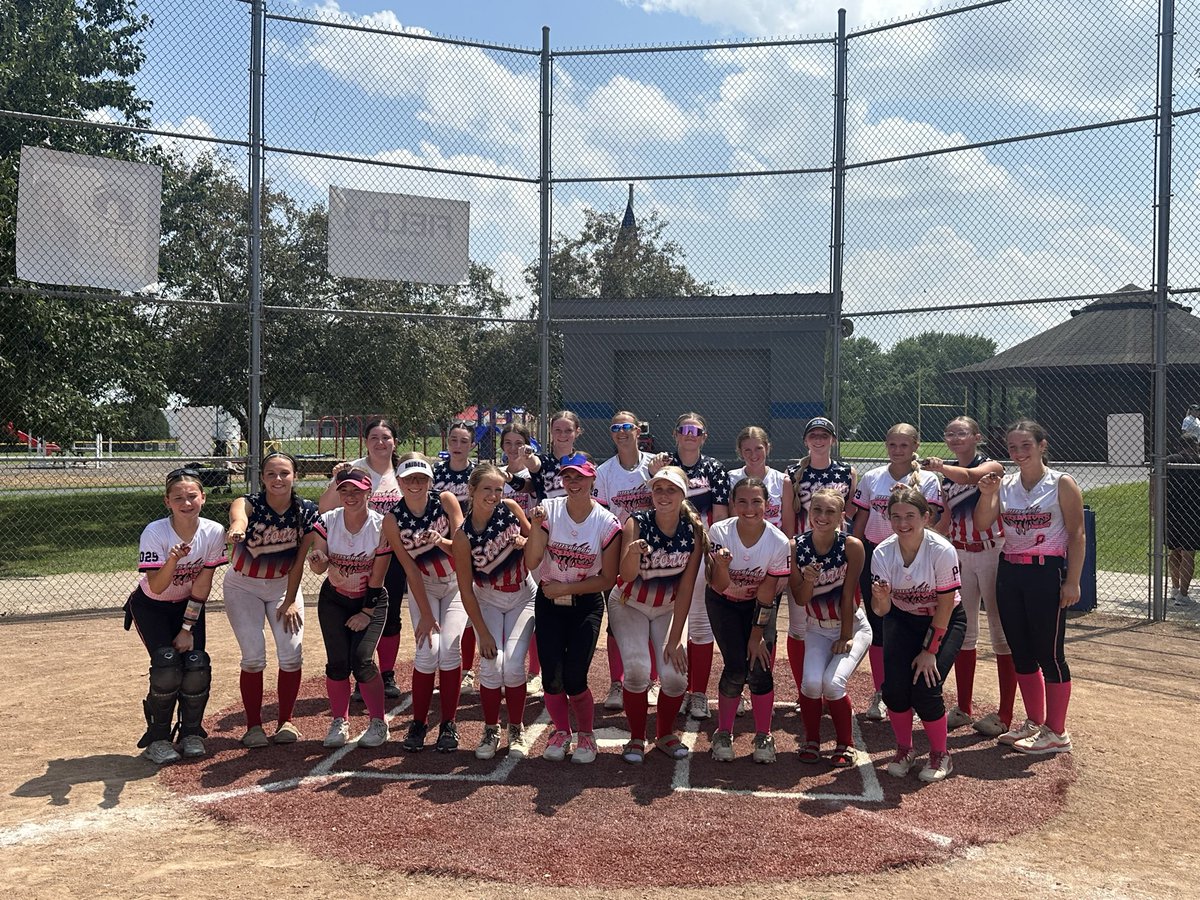 predators2028's tweet photo. 🖤🩷They did it again!!!  Another championship for these ladies! Way to finish on a high 2 weeks in a row🩷🖤 https://t.co/sPltG5fhBh