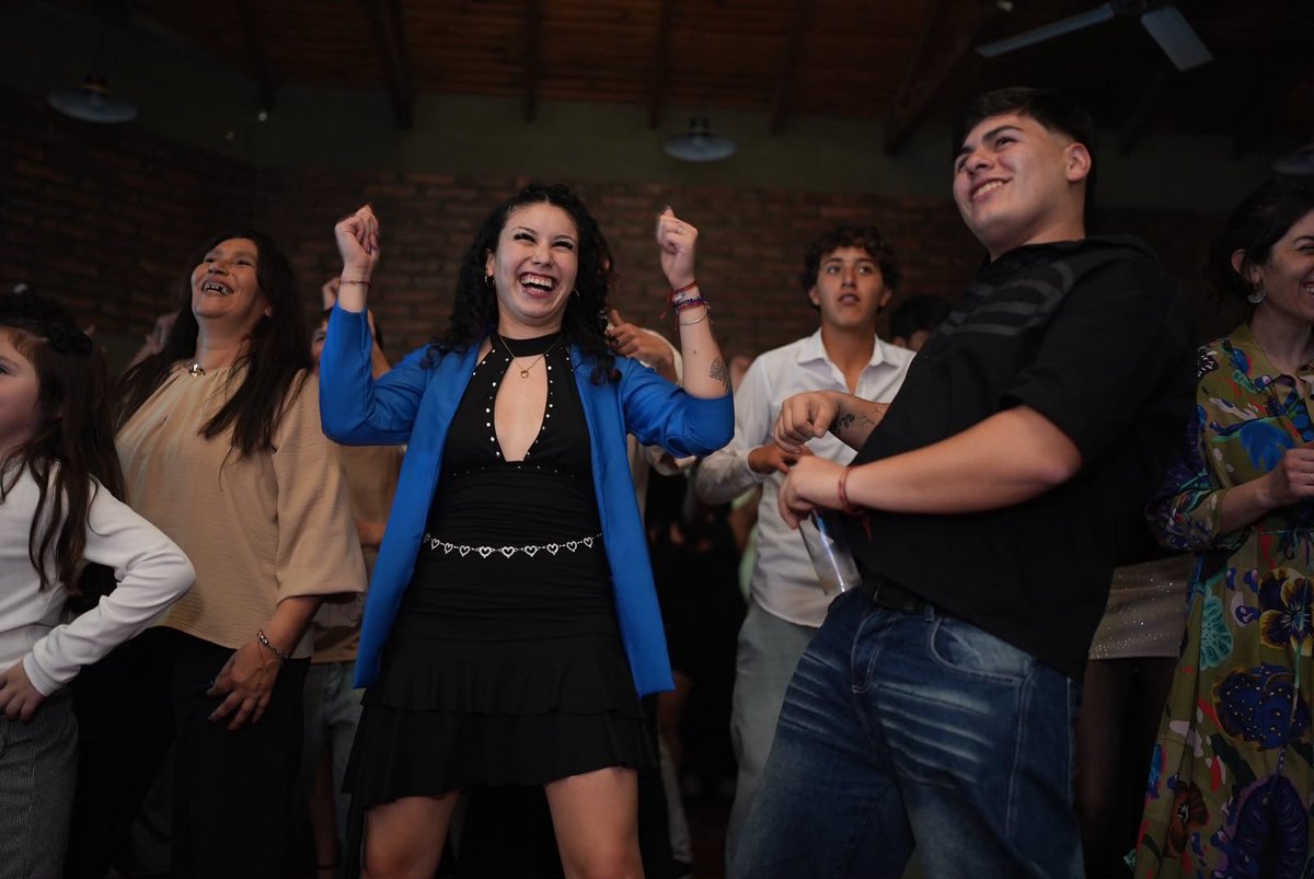 Aleacunia29's tweet photo. Que buen finde me baile todo y compartí con la familia de bri❤️ https://t.co/nVEoINrWnI