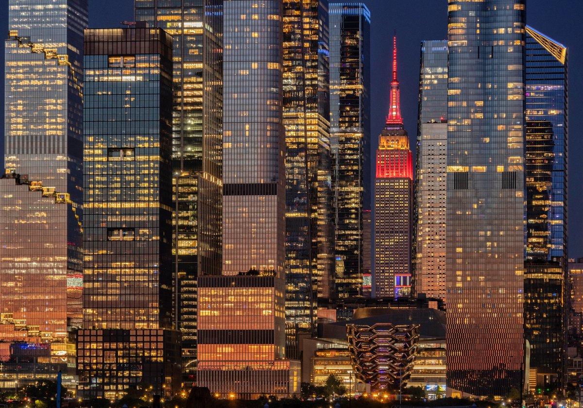 GaryHershorn's tweet photo. The Empire State Building and the JPMorgan Chase headquarters illuminate in the colors of the flag of Spain to mark its victory over Argentina in the FIFA World Cup 2026 final in New York City, Sunday evening #newyorkcity #nyc #newyork @SEFutbol @rfef @FIFAcom #Fifaworldcup2026 https://t.co/De5XPEQusF