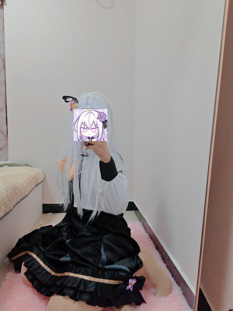 icecream5327's tweet photo. 前不凸后不翘，小小平板可笑可笑。
#cosplay #白洲梓 #bluearchive https://t.co/75aiIZqrM4
