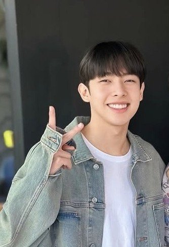 dejuicehoypo's tweet photo. ang fresh, walang mag-aakalang 28 na yan shea 😭 https://t.co/7VlsFFiCuX