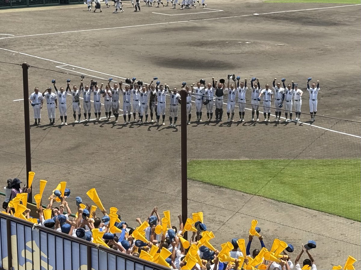 seiko_chieikai's tweet photo. 🔸第108回福島大会［準々決勝］
🏟 開成山球場

福島商業｜000｜000  ｜ = 0
聖光学院｜ 1 1 1｜223×｜ = 10

投手陣が初戦から3戦連続無失点！
打線も福島商業の好投手を見事に攻略！
投打で圧倒し準決勝進出です！

次戦も〝熱い〟ご声援よろしくお願いします🔥

📸横山・朝長・十文字・大坂・藤崎 https://t.co/WvrOV9fs5m