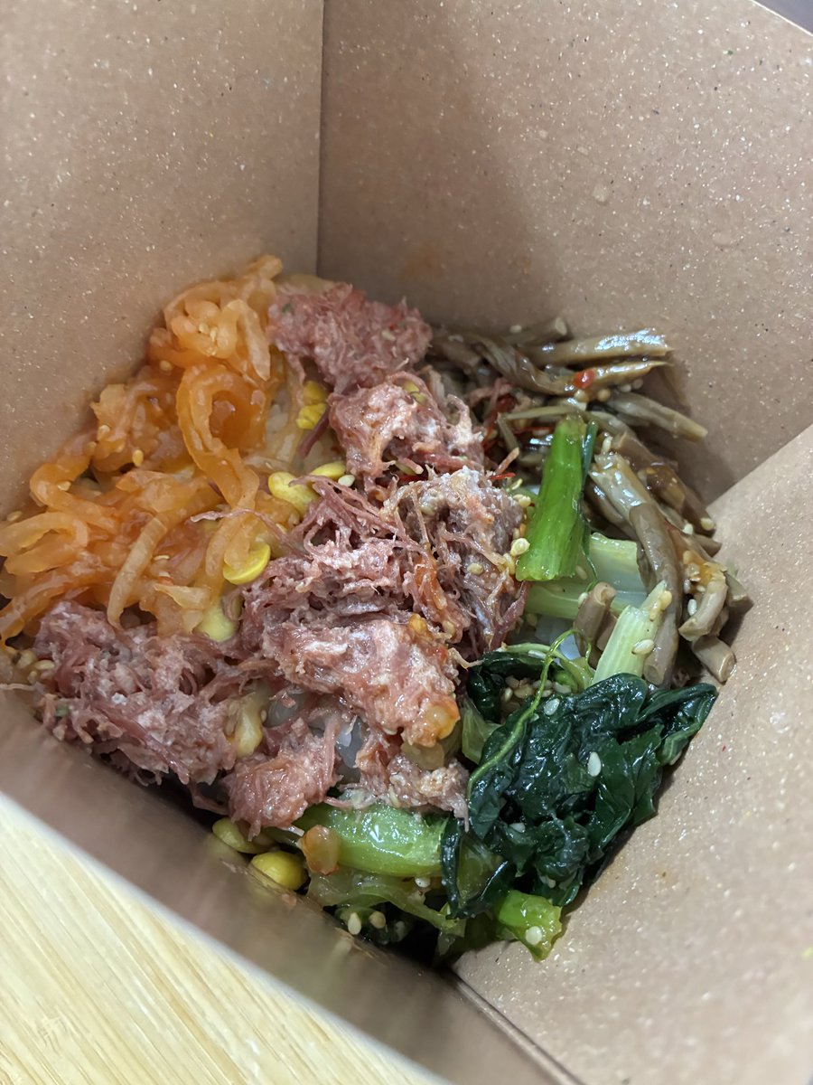 ruccorin's tweet photo. 腰塚コンビーフのビビンバ丼。
横浜の伊勢丹系スーパー買いました(*´ч`*) https://t.co/uXvelvYOcg