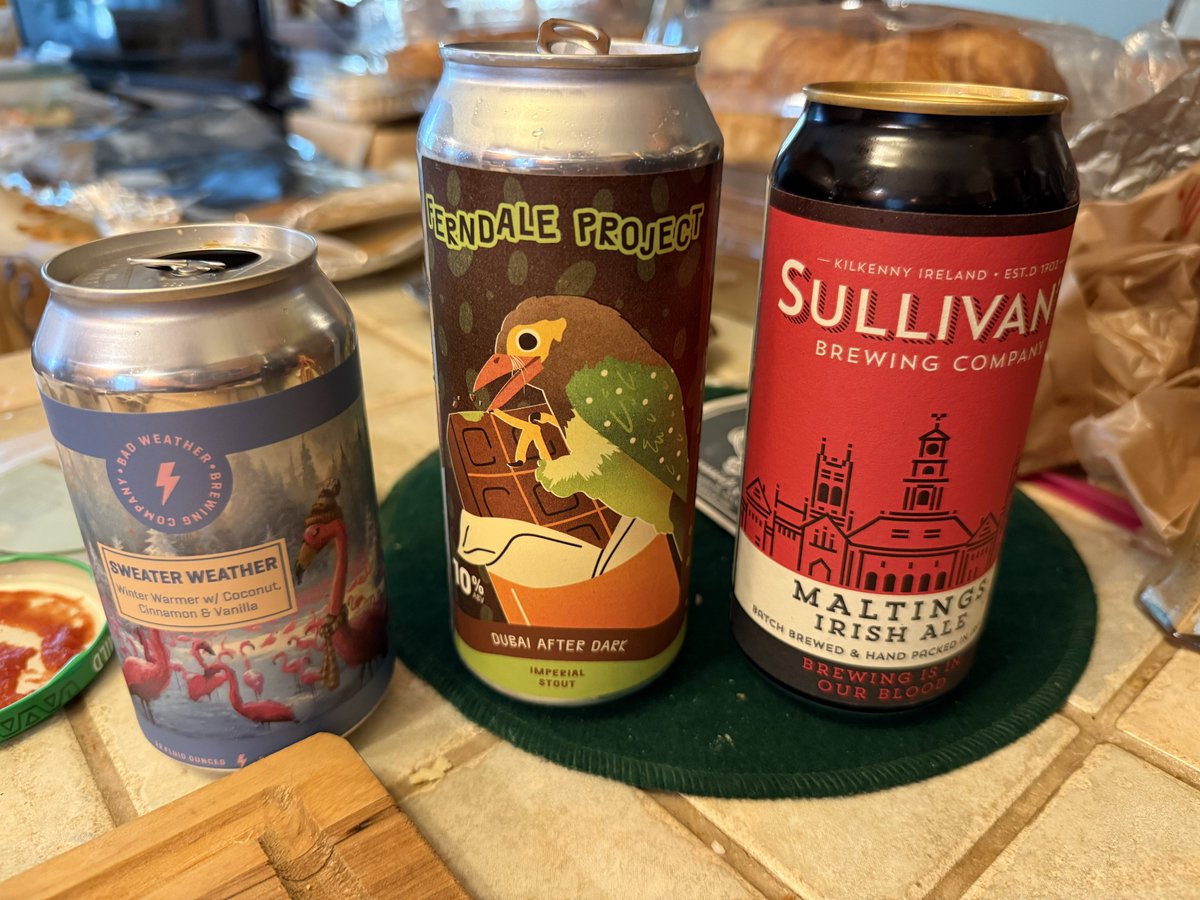 pejacoby's tweet photo. Between #wwwd outings had some family time and a few beers were shared.
@badweatherbrew Sweater Weather (it is not, but it’s too good to skip)
#ferndaleProject Dubai Afterdark #stout - not rich, but nutty
@SullivansBrewCo Maltings Irish Ale / delightful
#sundayBeers #family https://t.co/wHJgYPNSl7