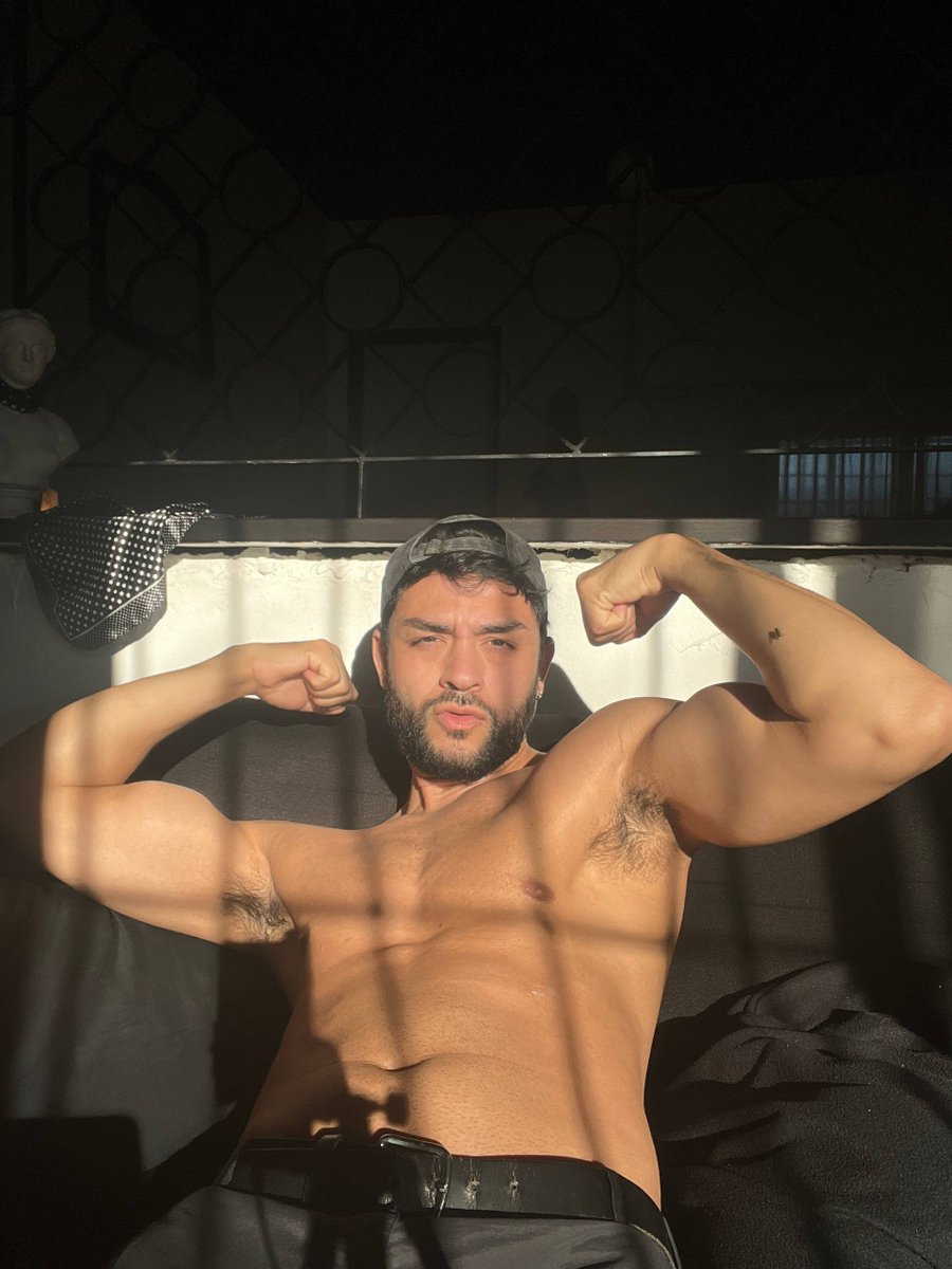 LiftingLoverboy's tweet photo. Sun’s jealous of my glow 🤤 https://t.co/GiTK0rwI0k