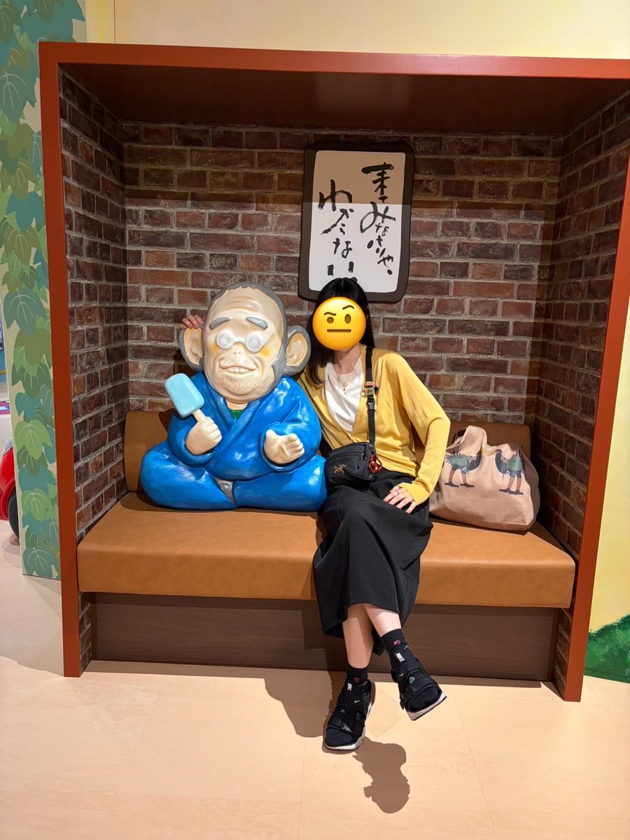 a353k's tweet photo. 前日にお互いチケットを取り、
１０時間後には一緒に新幹線乗ってた。笑

急遽だったけど、
インコパン風コーデでなんだかんだ大満足🥰

個人的にはおじサンタがいたの、
けっこう嬉しかったな🕺🎄✨

@sszk880 前日パークでお疲れのところ、
本当にありがとう🥲🤝

とっても楽しかった💫 https://t.co/gWOf9nIHCd