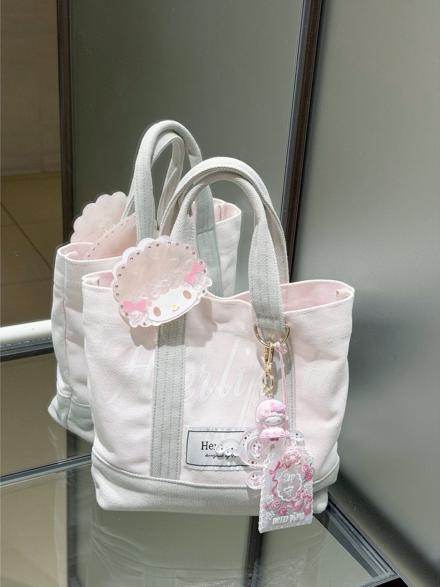 nya3ri's tweet photo. 最近発売されたサンリオのヘアクリップ可愛すぎた（ ＞ ω ＜ ）つ💕💕バンスクリップを購入🎀🤍 https://t.co/GGcUfyMcfC