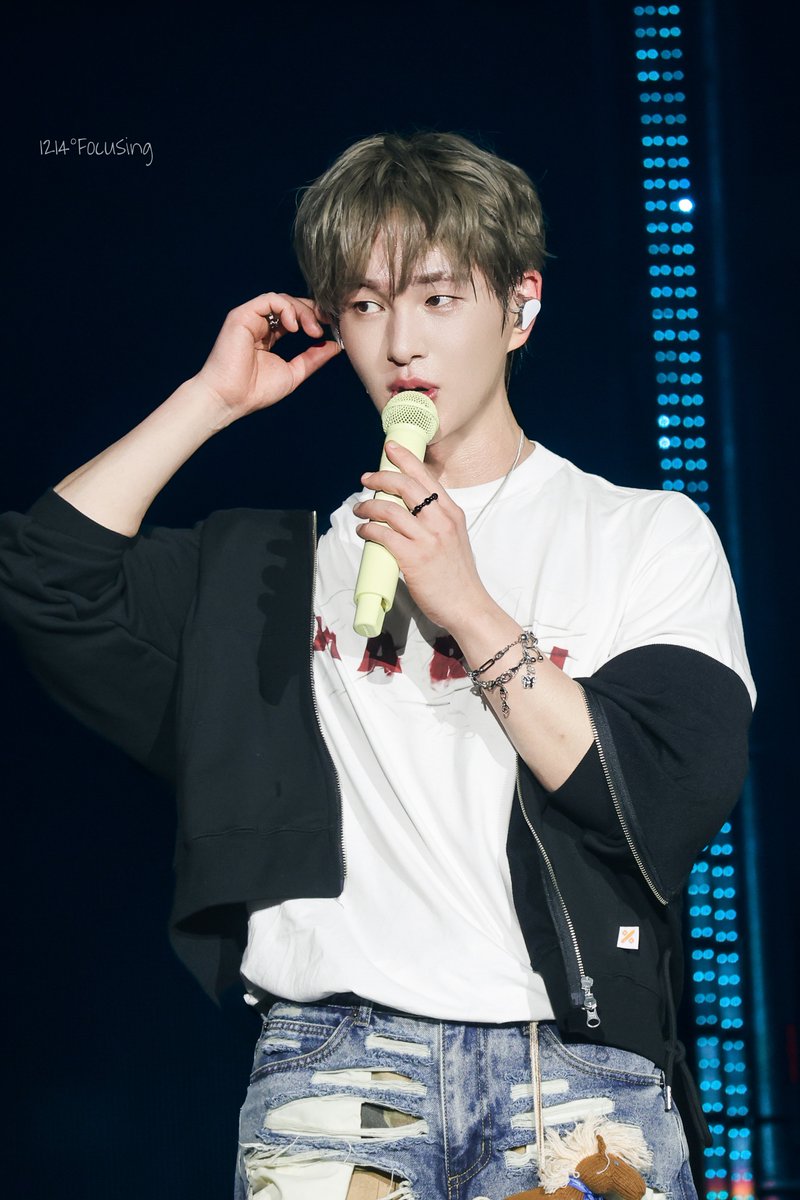 1214Focusing's tweet photo. 260131 😚😚
#온유 #ONEW #オンユ #이진기  #진기 
#ONEW_THE_LIVE_ENCORE
#ONEW_THE_LIVE_PERCENT #ONEW_PERCENT
#퍼센트 #온유_퍼센트 #온유퍼센트 https://t.co/hZIaYNHlbF