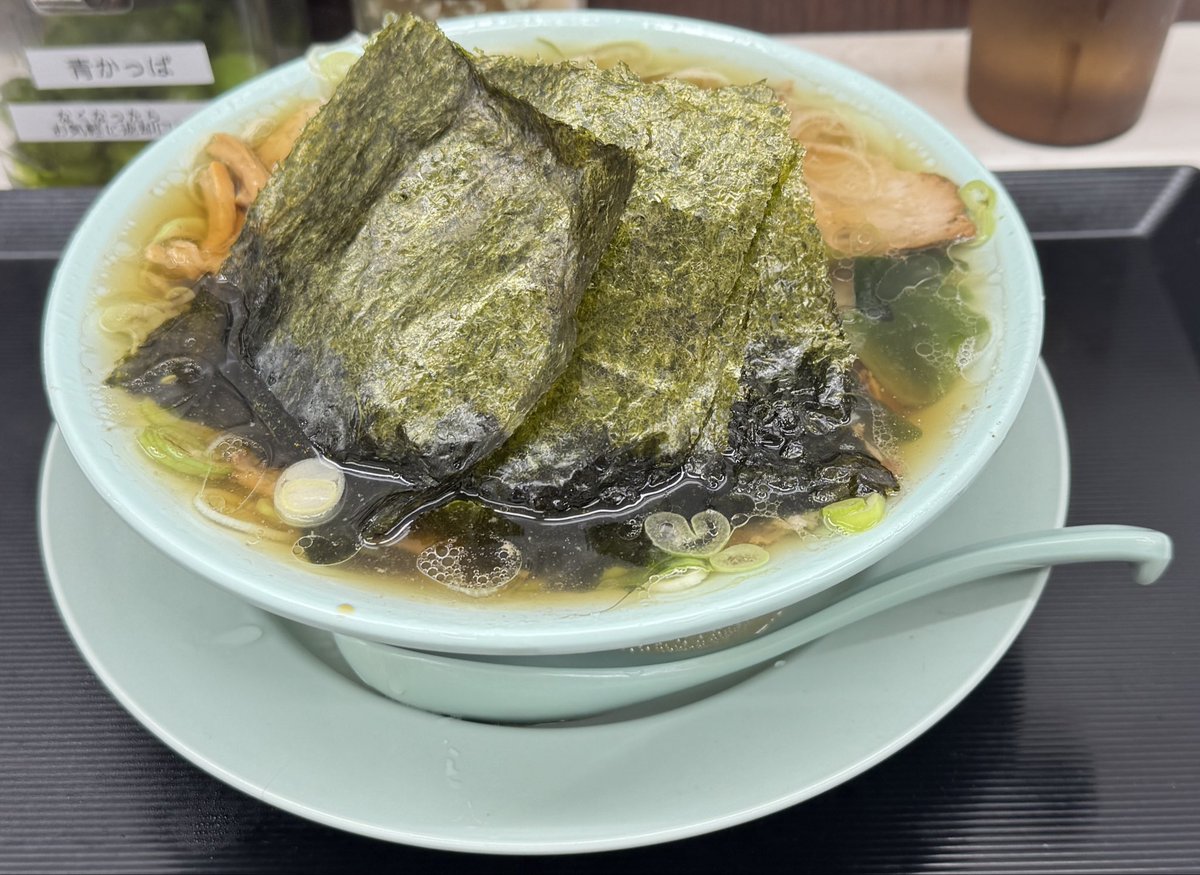akkkkkyna's tweet photo. 朝8時から、ちゃん系
ニューともちんラーメン 神保町店

ここは新橋本店とは違い、ネギラーメンや
他のトッピングも出来る！
塩味が控えめな気がするけど
おいしかった😋️

#ちゃん系
#神保町
#ニューともちんラーメン https://t.co/VqDWTstNK3