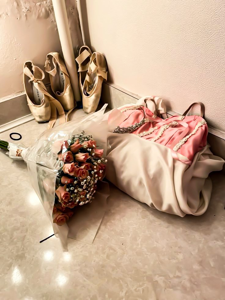 peyvizs's tweet photo. 🧺’⠀ ❨  b᥆𝗢𝗽!̲🌸  ❩ ⠀ 𝐵αllet 𝒞ore ⠀ ⌗Ivycavill      ꒰ .   .   .  🫙’❀⎯⎯   ˙ . 🌱︖﹖ 𖦹˙ ,  𝑀oments !ᵎ

— What a surreal and beautiful night. I love what I do and I think I will always love the art of expressing myself through dance. 🐝🤍🩰 https://t.co/o8yeXfGssD