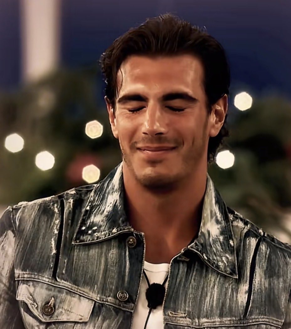 lvrealist1's tweet photo. only time he pulls this face is when it’s regarding one specific person….dudrenzo control itttt #loveisland #loveislanduk https://t.co/z7TW7LTkox