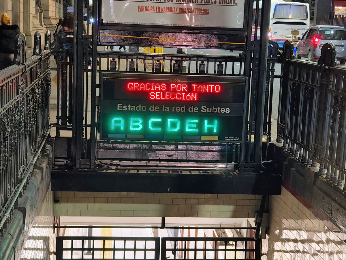 NaucaGS's tweet photo. @ESPN_CENAM Y el jefe de gobierno de la ciudad ya mando a la policía a reprimir... Pero https://t.co/Rm20IiqAZS