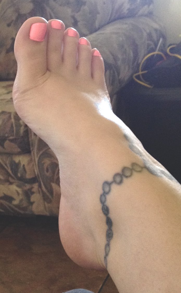 Pawgfeets's tweet photo. @FeetFinder https://t.co/rFuMMskgE0