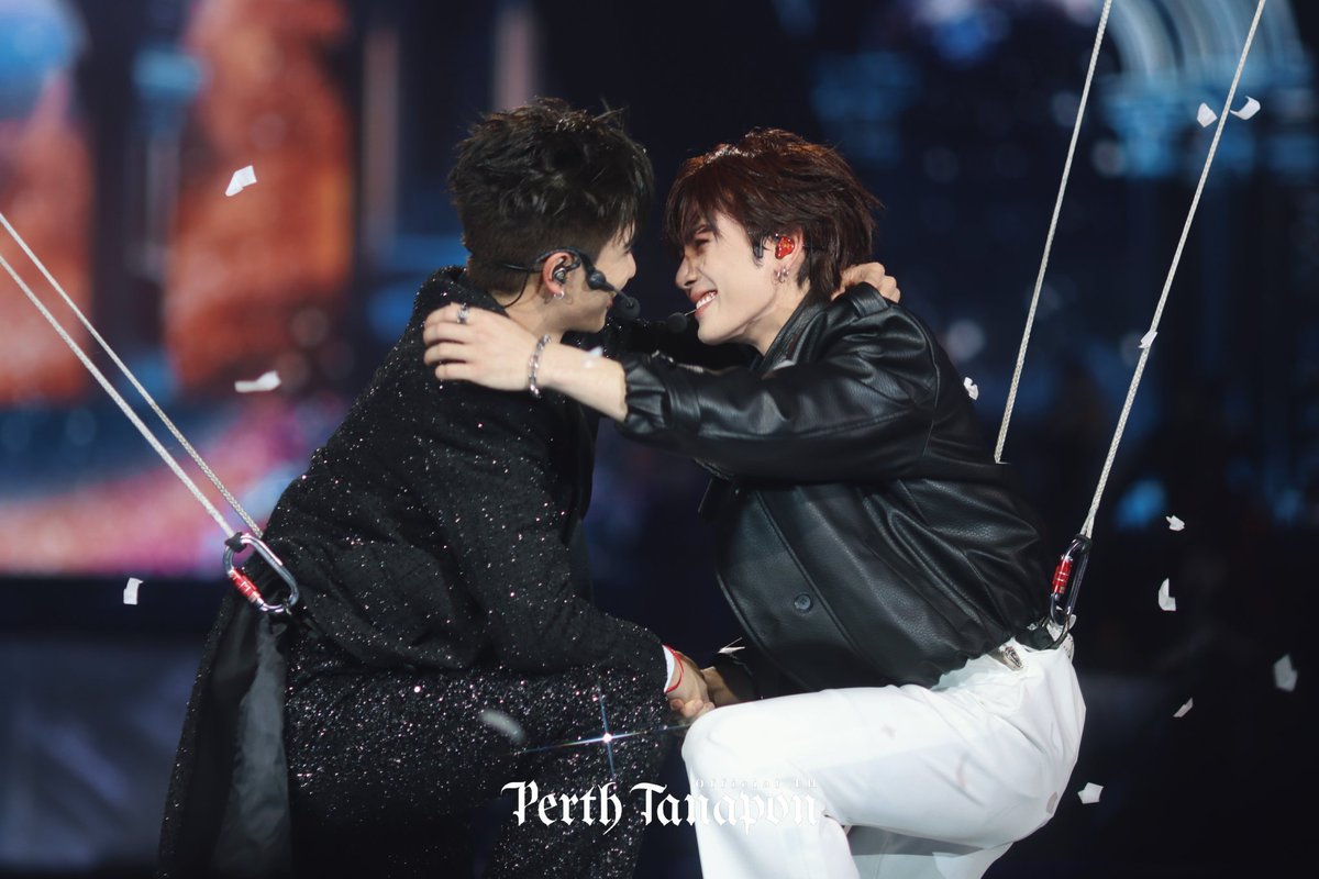 PerthOfficialTH's tweet photo. รู้สึกไหมว่าชีวิตคุ้มค่า...เมื่อมีใครสักคนข้างกาย

PERTHSANTA NEVER ENOUGH

#PerthSantaConcertD2
#PerthSanta #เพิร์ธแซนต้า https://t.co/cEPrxx2t6V