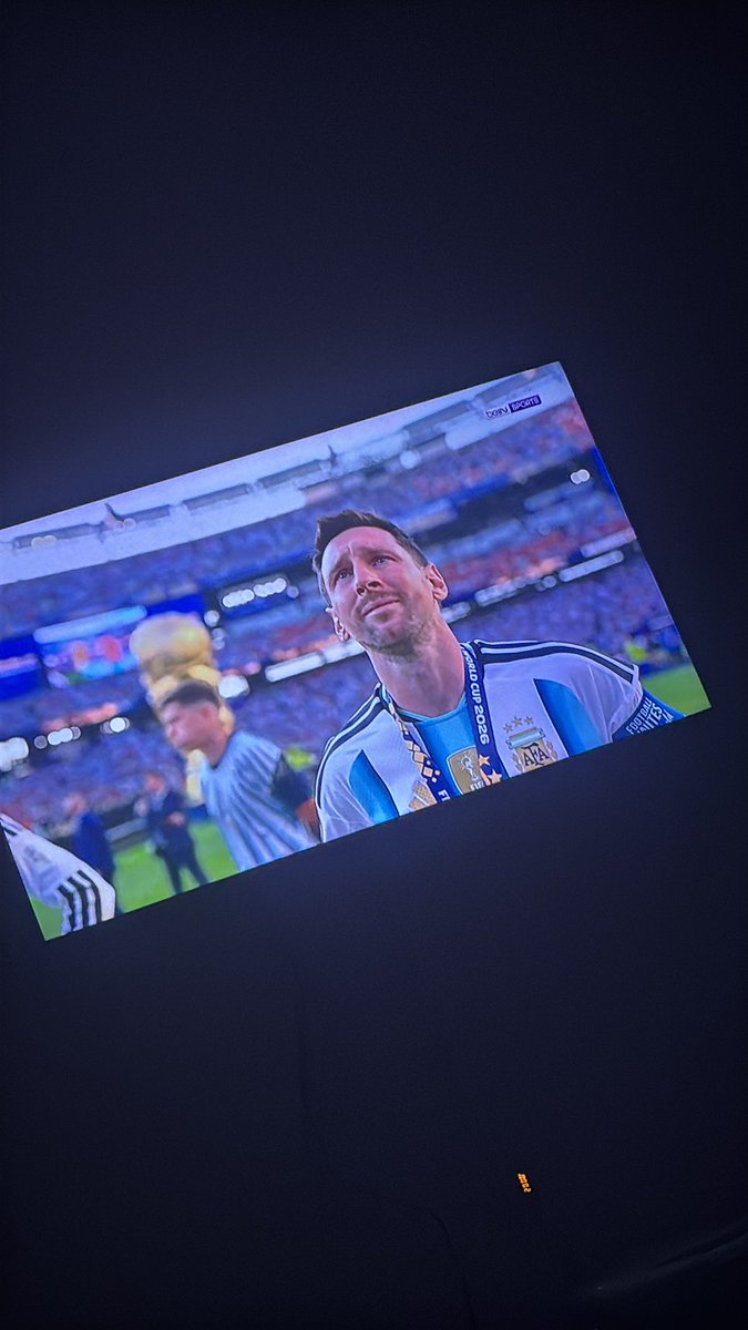 lonem0lly's tweet photo. football won https://t.co/jPnvS3r9ot