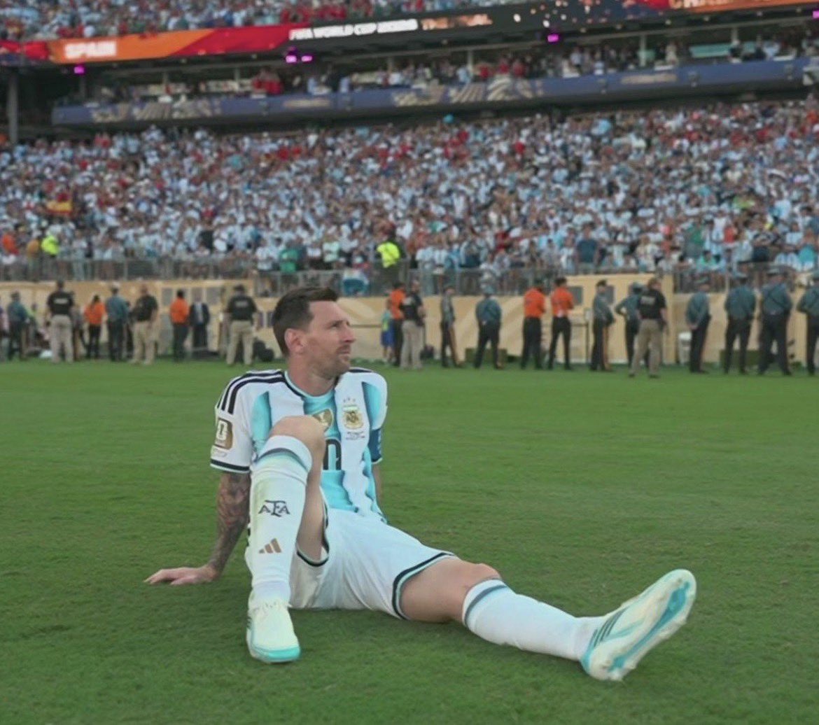 face_7sas's tweet photo. ياكاتب التاريخ قفل الكتاب والتاريخ والباب معاك البولقا خلص الكورة وختمها 🐐

#الارجنتين #ميسي #كاس_العالم_٢٠٢٦ #Messi https://t.co/mDGErPMBsq