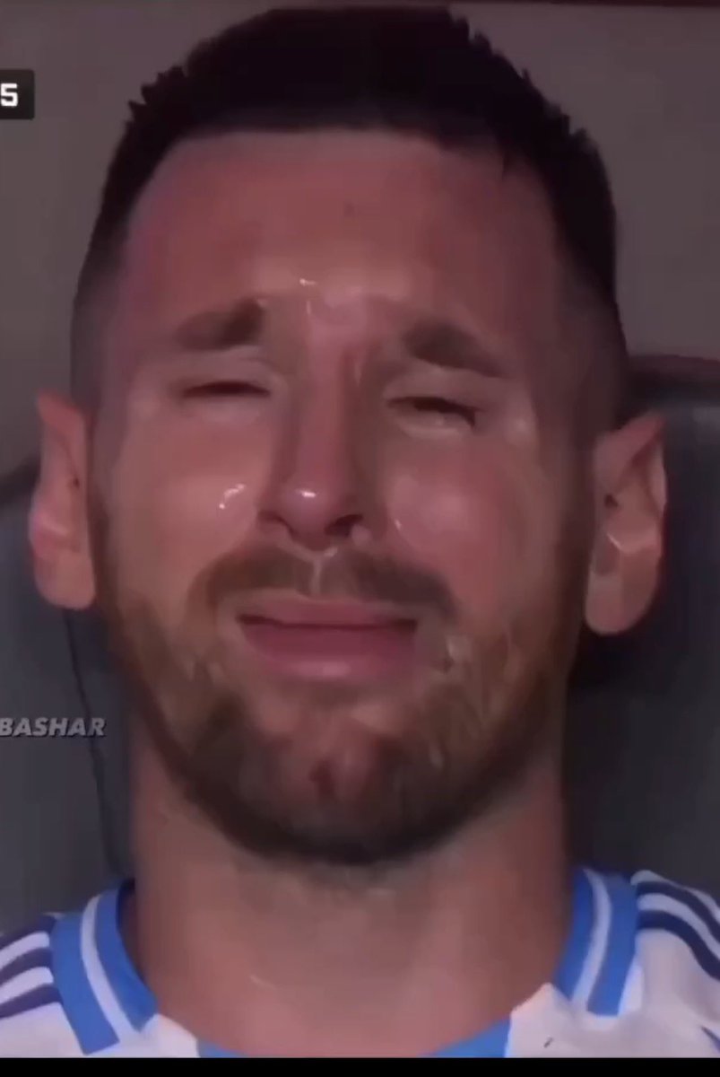 HugoMazouz1's tweet photo. Chiale comme ton pote Messi petasse https://t.co/r3rg3YzYtI