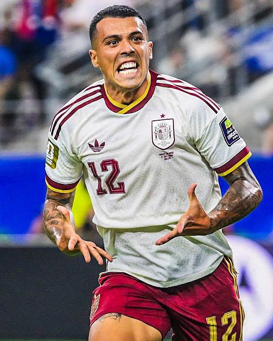 hotspurreports's tweet photo. 2018: Hugo Lloris
2022: Cristian Romero
2026: Pedro Porro

Tottenham are the first ever PL club to have a World Cup winner in three consecutive tournaments. 🤍🏆 https://t.co/IV3SRDyUa7