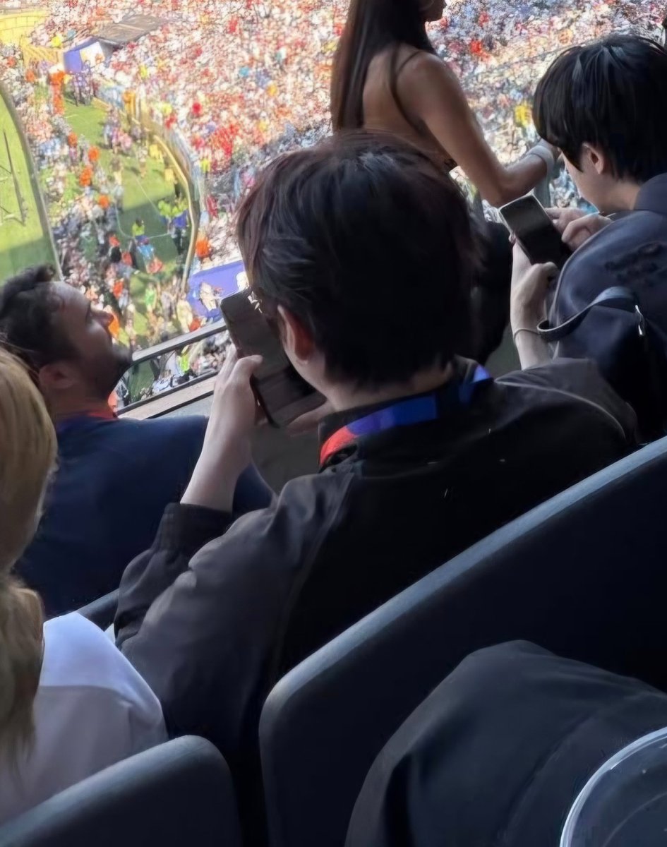 DataAgustD's tweet photo. #SUGA at the Metlife Stadium watching FIFA World Cup final 🥹

~ he is researching on phone again 😭

BTS AT WORLD CUP 2026
#BTSxWORLDCUP2026
#BTSHALFTIMESHOW https://t.co/5ZtqOWfD9a