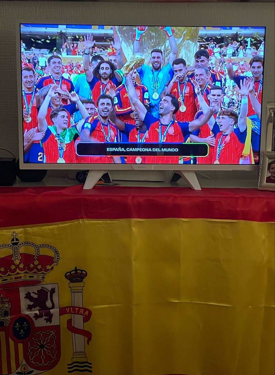 iscoma73's tweet photo. Sonunda, kazanmak zorunda olan kazandı. Adil oyunun ödülü vardı. İyi iş, iyi oyun, saygı ve iyi eğitimden oluşan bir ekip. İspanya bunu hak etti ve aldı.🇪🇸

Ülkemi yürekleriyle destekleyen herkese çok teşekkür ederim.🇹🇷🤝🇪🇸 https://t.co/bZvdILqjLQ