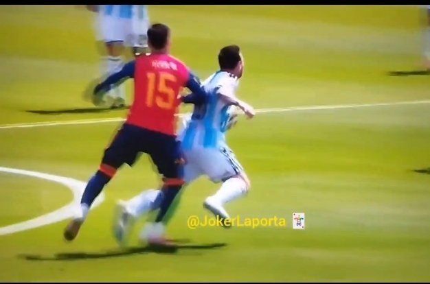 oberlin_anali's tweet photo. Que FIFA nos regaló el mundial. Que amañamos arbitrajes. Que la final era  Argentina-Francia. Que Messi es Trump o Infantino.
Gracias, Messi, foco del hate que no se le inventó a otros. Sos muy grande. https://t.co/LeF6vNnjJ6