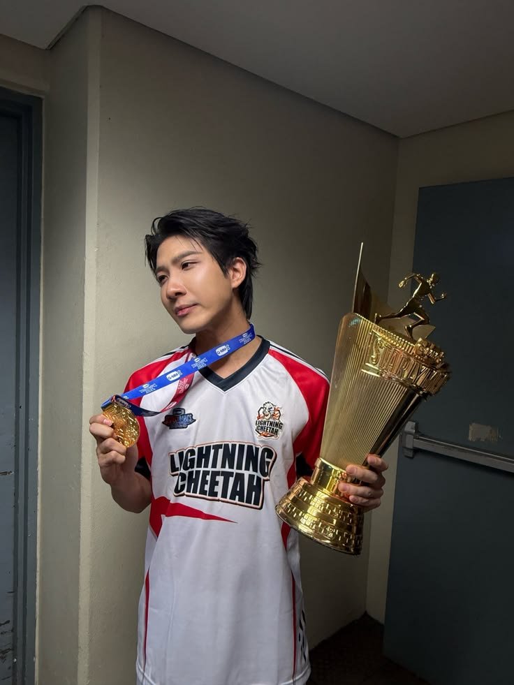 tungmeow's tweet photo. congratulations khaotung on winning the world cup 🥳 https://t.co/zZStcT4sy8