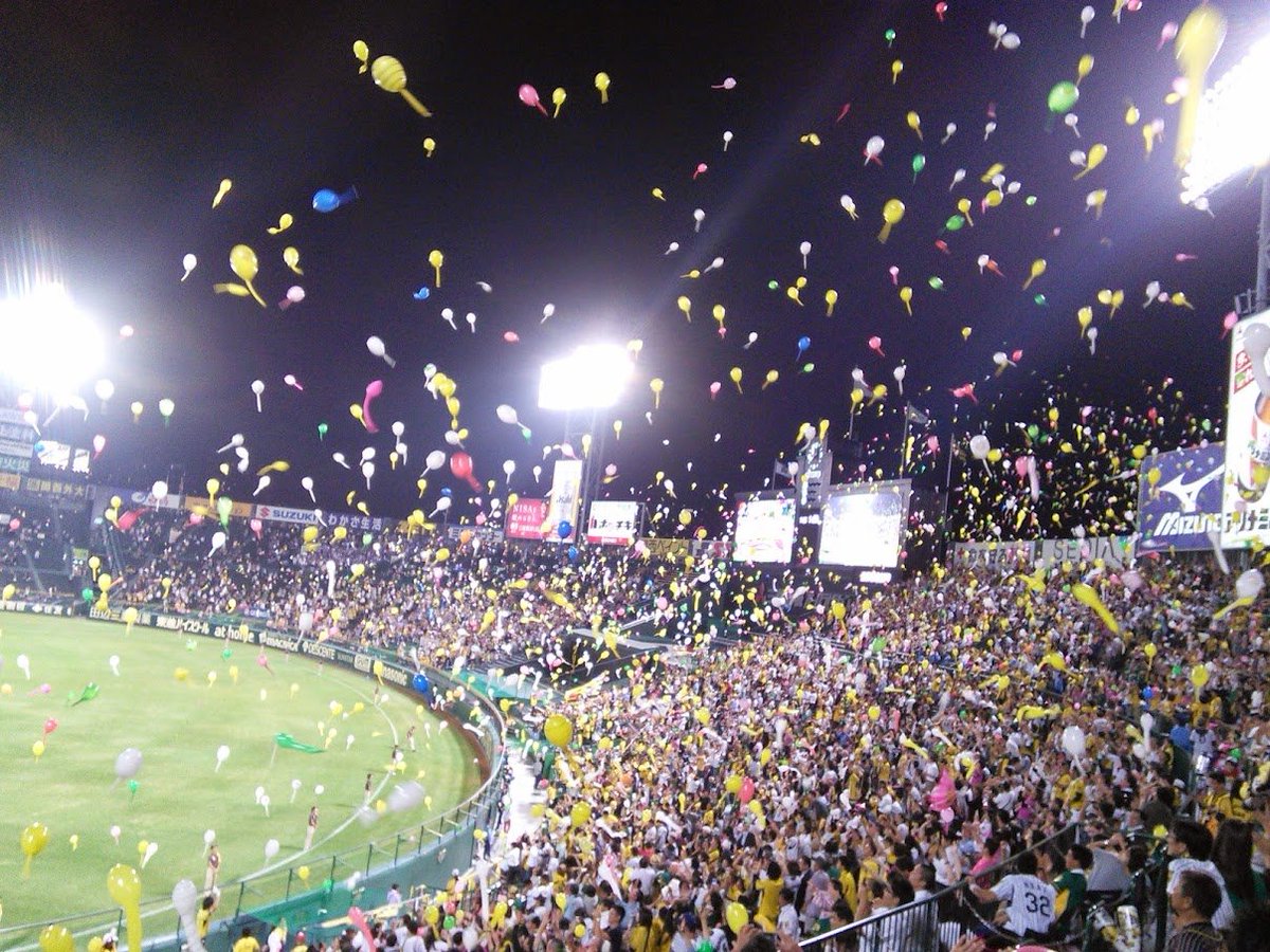 OsakaJoe4's tweet photo. @greg16676935420 @Dan16676935420 Japanese baseball isn't boring. Besides drinking beer they launch balloons into the air. https://t.co/gzULRgQrCH
