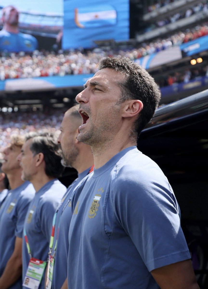 BrianWB10's tweet photo. Gracias por devolvernos la identidad, por hacer que podamos volver a soñar. 
Un señor con todas las letras, el cerebro de la Selección Argentina. Gracias. https://t.co/PmiBdhOpSt