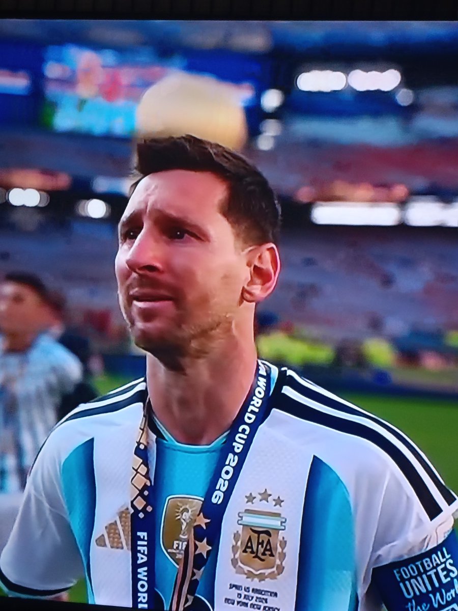danielb72546631's tweet photo. @Trumperizar No vez que le tiró un beso al maricon Messi https://t.co/tQCgzBcuRY