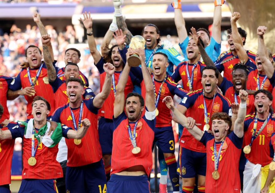 JHJF1984's tweet photo. #الارجنتين_اسبانيا 

مباراة من طرف واحد 
إسبانيا أفضل وأجدر بالفوز 
هدوء وسيطرة ومتعة 
أرقام المباراة تتحدث 
يستحقون اللقب 🇪🇸 https://t.co/DFRhQOSVKF