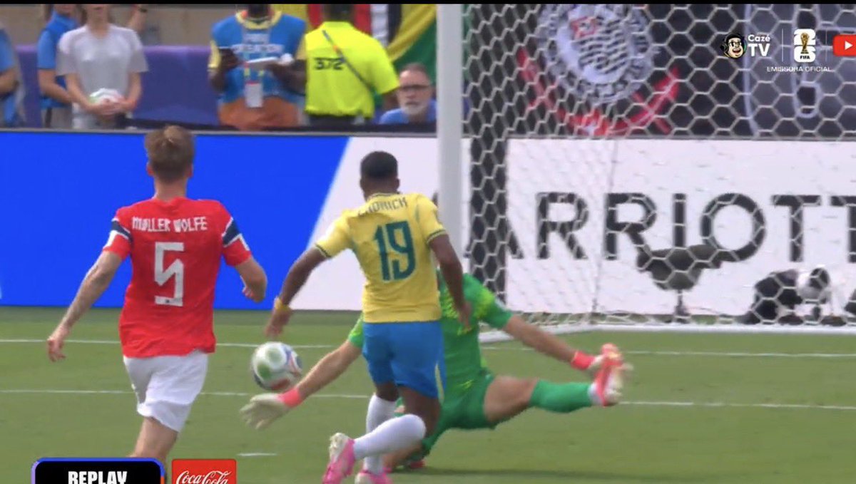 genioneymarjr1's tweet photo. Endrick com 19 anos pela seleção depois de meio mundo pedir para colocá-lo: https://t.co/fSFJmhXRWX