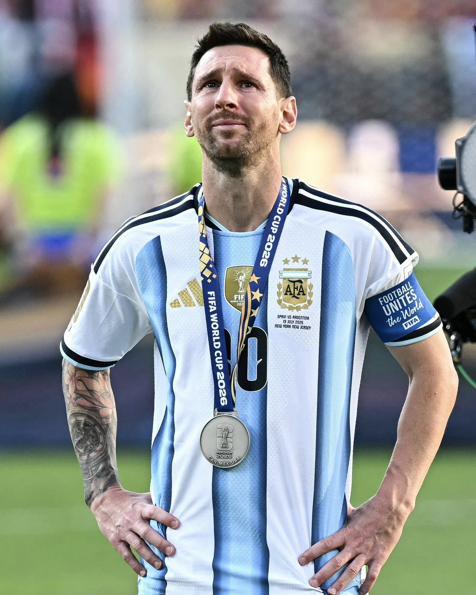 Complex's tweet photo. Kills me to see my GOAT like this 😔

[📸: via/ GettyImages] https://t.co/5GTyWojaiD