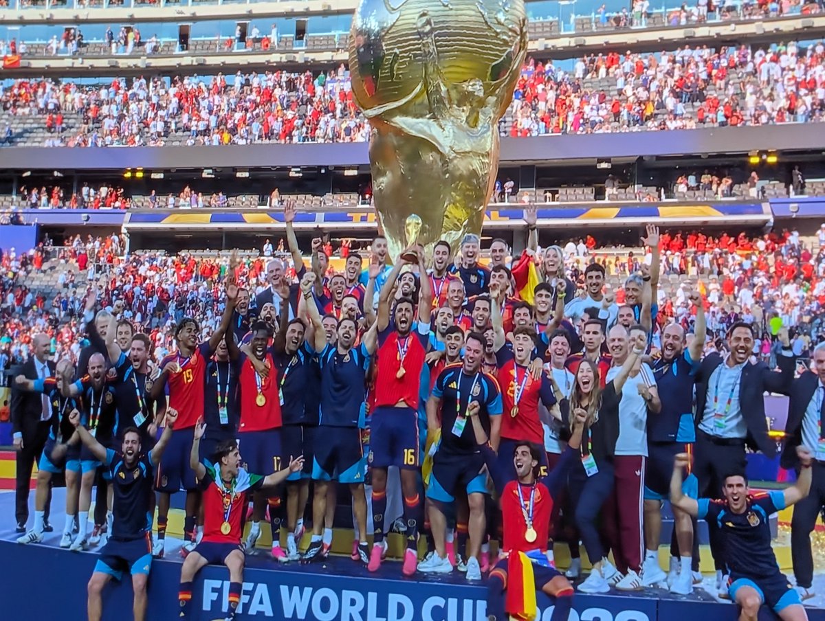 Azu_NekoPunch's tweet photo. 2026ワールドカップはスペインが優勝🏆️
スペイン強かったな✨
メッシがボール持ったら雰囲気がガラッと変わるのは存在感が凄い☺️
スペインおめでとう🎉 https://t.co/DMlkCJXCPi