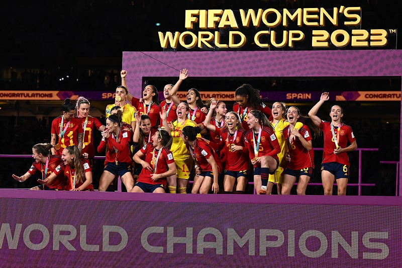 mundopelotanet's tweet photo. España se convierte en el primer país de la historia en ser CAMPEÓN en simultáneo de la Copa del Mundo femenina y masculina.

El fútbol español está marcado época. 🏆🏆🇪🇸 #FIFAWorldCup https://t.co/HP1evvBmI8