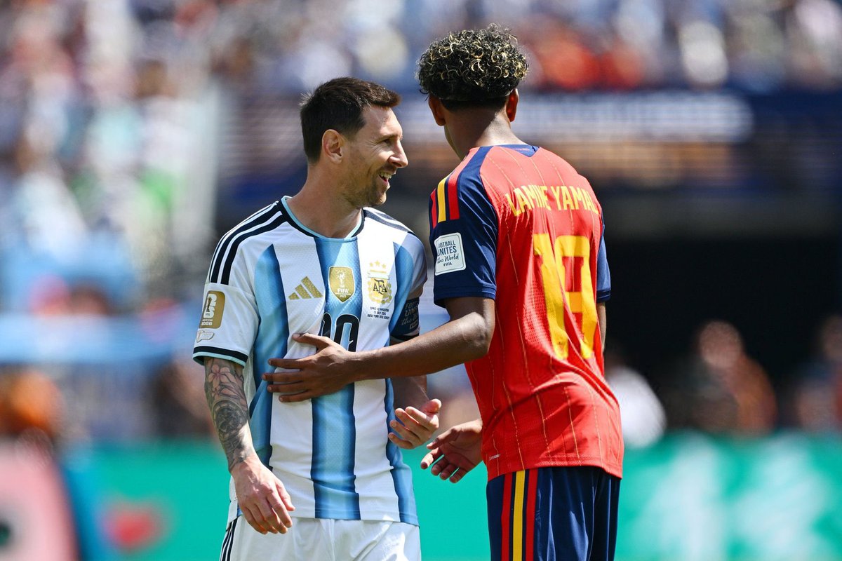 aji3n's tweet photo. 🤍🤍🤍🤍🤍🤍🤍🤍🤍🤍
#messi
#lamineyamal https://t.co/aXGfovad6k