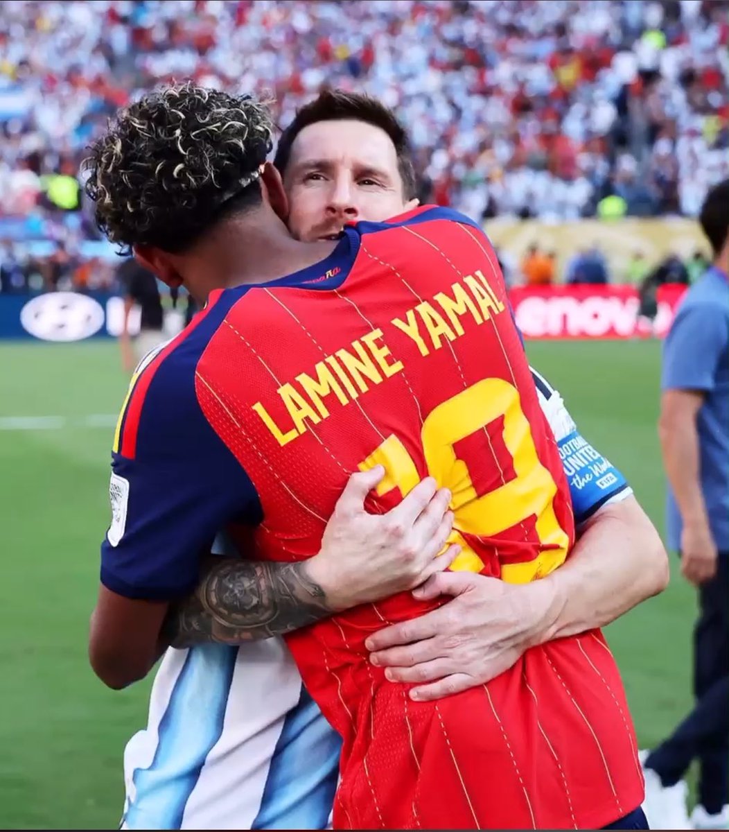 eagyemang752's tweet photo. @koffiklein1 Lamine hugging President Donald Trump🫂 https://t.co/Fnck3TENcv