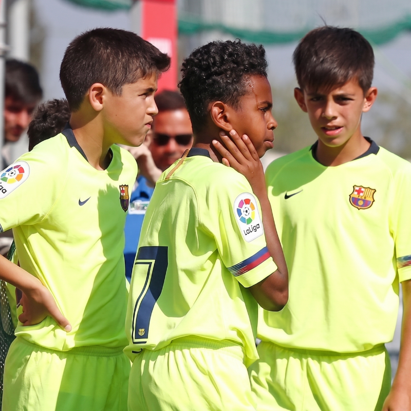 ainurohman's tweet photo. Di usianya yang baru menginjak 19 tahun, Pau Cubarsi menjelma sbg pemimpin di lini pertahanan Spanyol dan Barcelona.

Tenang. Dingin. Sangat2 pintar. 

Berkontribusi besar bagi performa Spanyol yg hanya kebobolan 1 gol di Piala Dunia 2026. 

Cubarsi meraih FIFA Young Player Award, mengikuti nama2 seperti Pele, Beckenbauer, sampai Muller, Pogba, Mbappe..