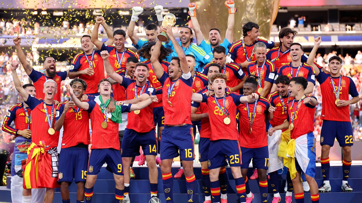fifaworldcup_ar's tweet photo. 🇪🇸 🏆

#FIFAWorldCup https://t.co/SDd6Pk0OAn