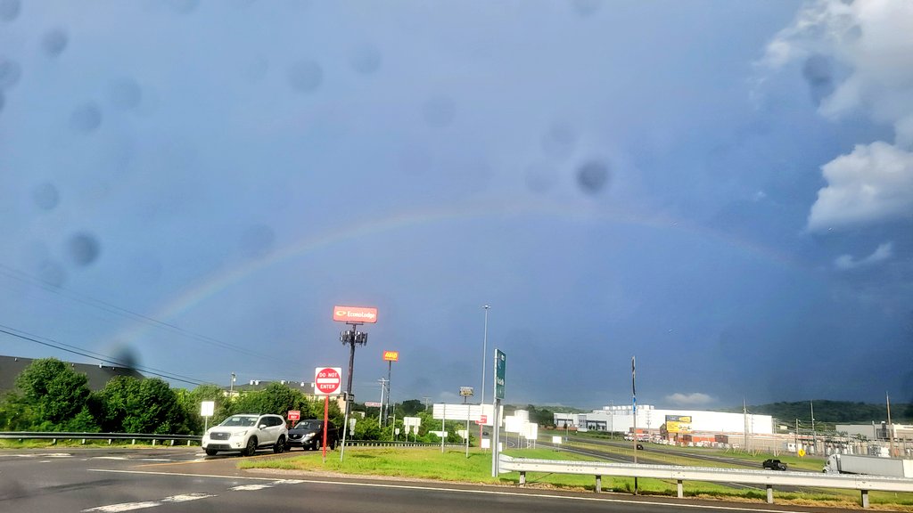 Para_Normal_Man's tweet photo. @LisaSpencerWSMV
@DanThomasWSMV
@NC5_LelanStatom
@stefanowx
Rainbow &amp; Heavg Rain Clouds in Lebanon, TN
Photos &amp; Video by Jonathan Rodgers. https://t.co/U72YXrQox5