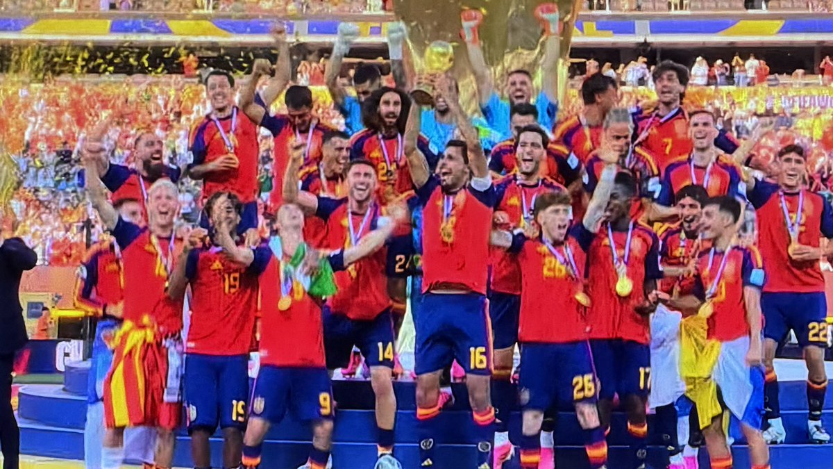 tonycherchi's tweet photo. Campeón invicto. 

Eliminó a Portugal, a la gran favorita, Francia, a la campeona, Argentina. 

Solo 1 gol recibido (histórico) 

¿Se les ocurre algún campeón más dominante en el último medio siglo de Mundiales? https://t.co/r3QnKyKjDa