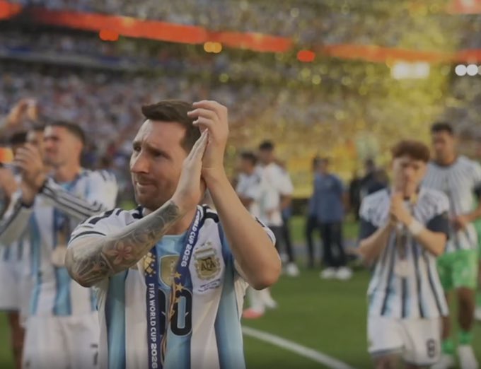 ARG4ARB's tweet photo. حزن الأسطورة ليونيل ميسي بعد أن حقق كل شـــيء. 🐐🐐🐐 https://t.co/o3ZYxKQEgR