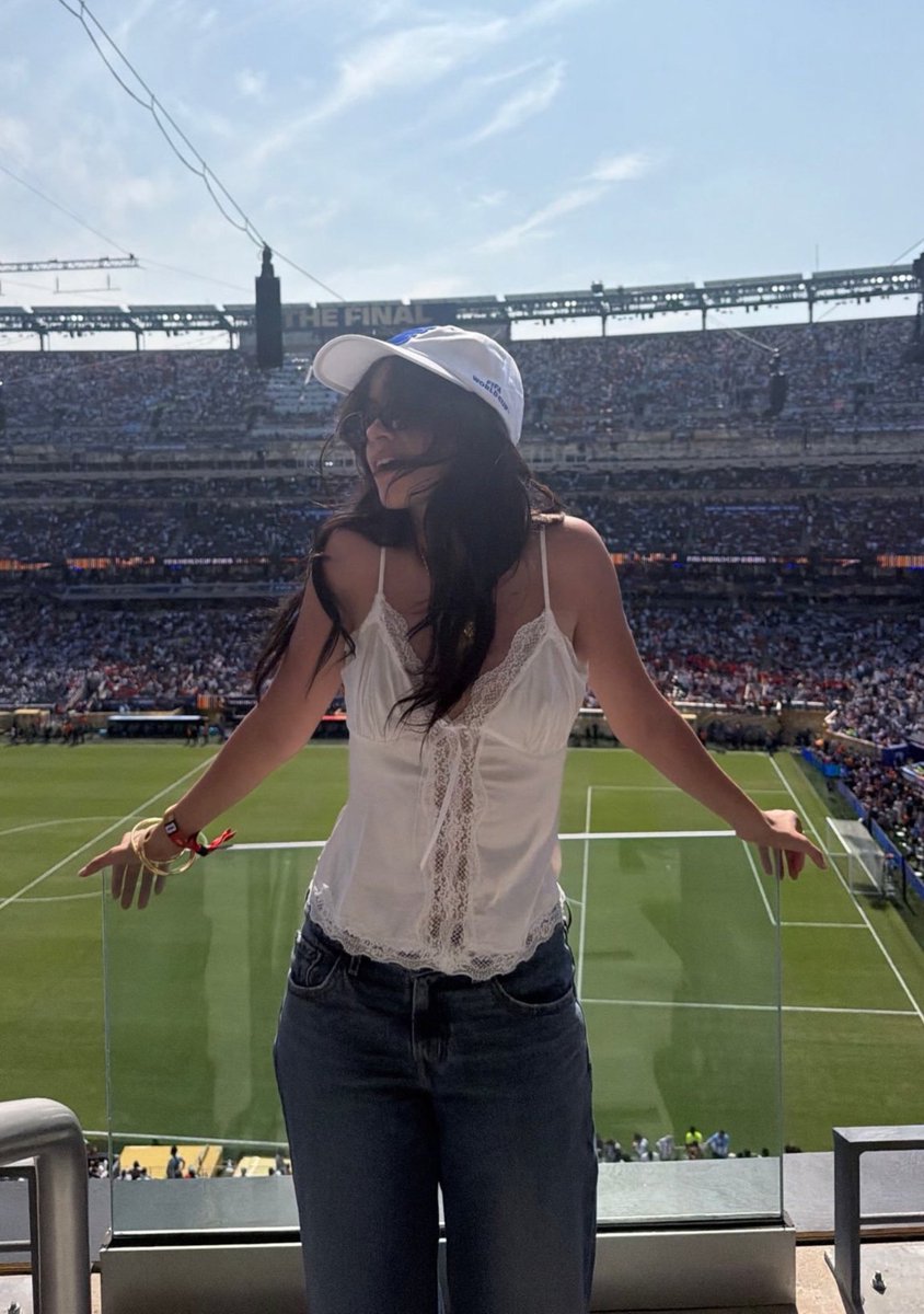 thekarilala's tweet photo. CAMILA CABELLO! https://t.co/mAgMHwYYEB