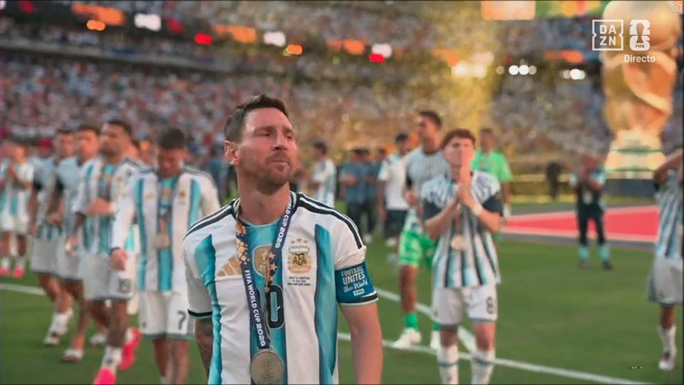 アルゼンチン代表GK支給ユニフォーム#1 アルマーニ選手　メッシ　ディマリア 🚨 これが、アルゼンチン代表のユニフォームを着たメッシを見る最後の