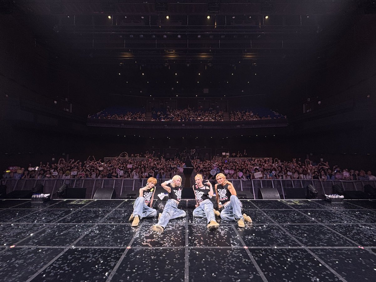 XLOV_MEXICO's tweet photo. Si la primera vez nos habiamos emocionado esta vez XLOV la rompió con dos días de conciertos llenos de invitados especiales✨️

🧵Abrimos hilo de idols, famosos y profesionales de la industria que mostraron su amor por el XLOV ASIA TOUR <Serving-X> in SEOUL 
Día 1 y Dia 2

#XLOV https://t.co/1raJMONHM4