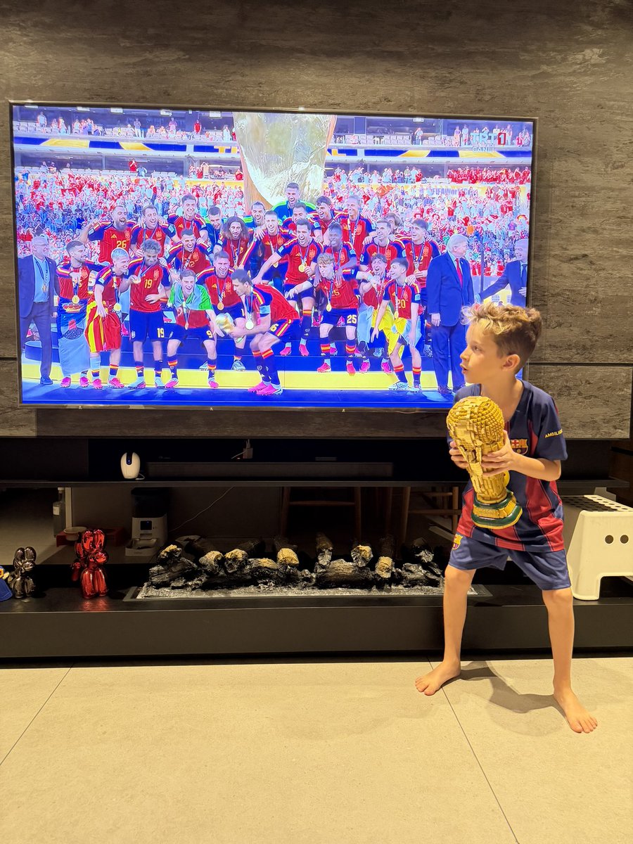 ftmaksybsrn's tweet photo. Nuestros corazones en Turquía latieron con ustedes. Estuvimos con ustedes. ¡Victoria en la Copa del Mundo conseguida! ¡Felicitaciones, España!
🇹🇷🇪🇸

#Spain
#España
#WorldCup
#FIFAWorldCup
#WorldCup2026
#SpainChampions
#Campeones
#LaRoja
#FerranTorres
#VamosEspaña
#WorldChampions https://t.co/bPXLlVoKm2