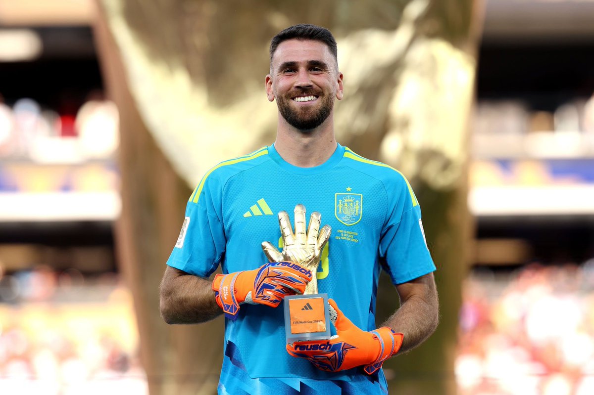 ActuFoot_'s tweet photo. 🚨🚨 OFFICIEL ! UNAI SIMON 🇪🇸 EST ÉLU MEILLEUR GARDIEN DE LA COUPE DU MONDE 2026 🌎 !!! 🧤

⛔️ 7 CLEAN SHEETS EN 8 MATCHES
🥅 1 SEUL BUT ENCAISSÉ https://t.co/LkWrxScmJN