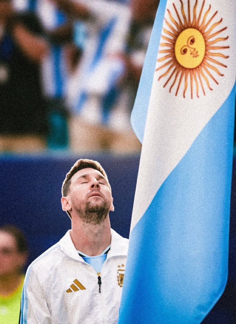 carrsilvy11's tweet photo. Hoy más que nunca GRACIAS CAPITÁN. Te quiero 🤍🩵 https://t.co/9PVeh1JX4Y