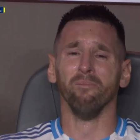 RusiouWu's tweet photo. Hoy gano el futbol y no leo lloros viva España viva El CUÑAPE 🧡 https://t.co/CD9xlNq4wX