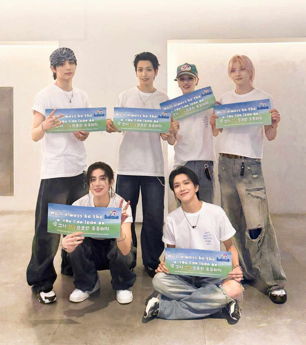 cheezi_cake's tweet photo. 첫콘만 다녀왔지만 보넥도 덕분에 18일도 19일도 콘서트에 가지 않아도 너무 행복했어.. 🥹
부산콘도 파이팅 하고 월드투어도 조심히 다녀오자 https://t.co/wlRKQOwNHg