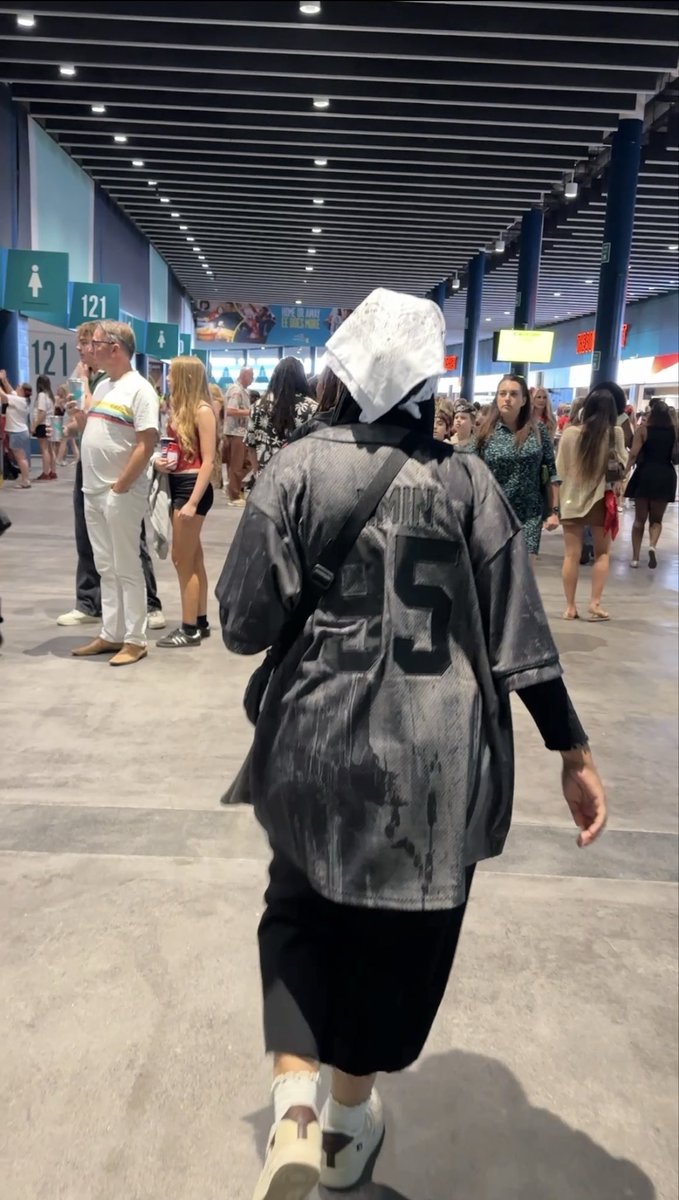 wolfinpurple7's tweet photo. Went to the Bruno Mars concert tonight and can you tell that me and my friend are having bangtan withdrawals? 😂 https://t.co/kEyf9w4exP
